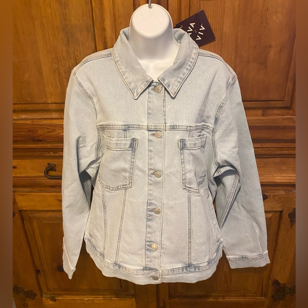 Ava & Viv NWT Light Wash Relaxed Denim Trucker Jacket Size 2X Plus Jean Coat Y2K